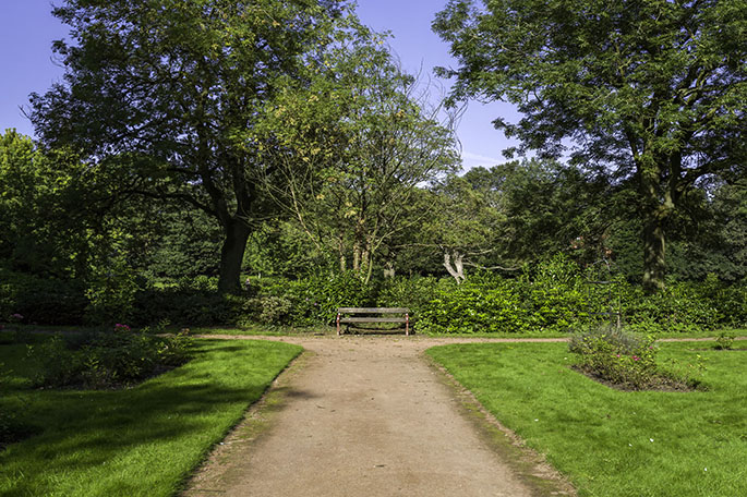 Mesnes Park - pathway
